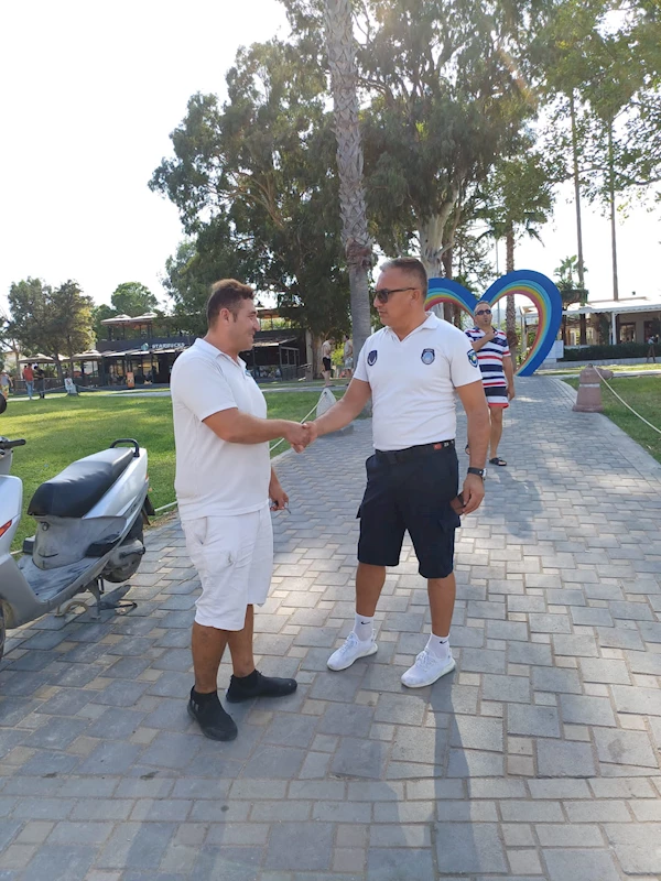 Zabıta kayıp cüzdanı sahibine ulaştırdı