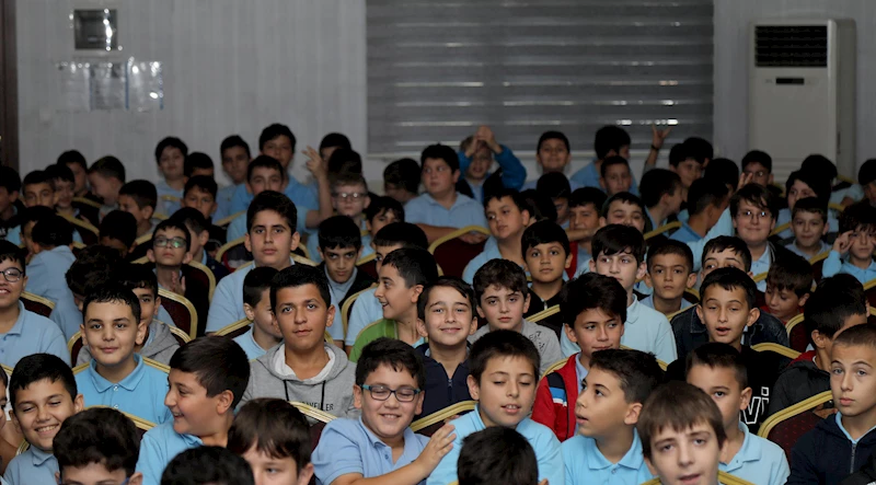 Binlerce öğrenci bu etkinliğe hayran kaldı “Karagöz Göklerde” her gün şehrin en uzak köşelerinde sahnede