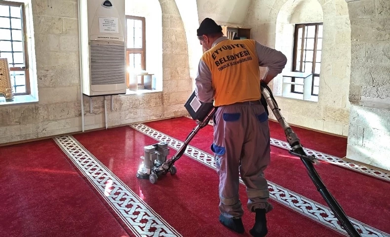 Eyyübiye’nin Camileri Sürekli Tertemiz
