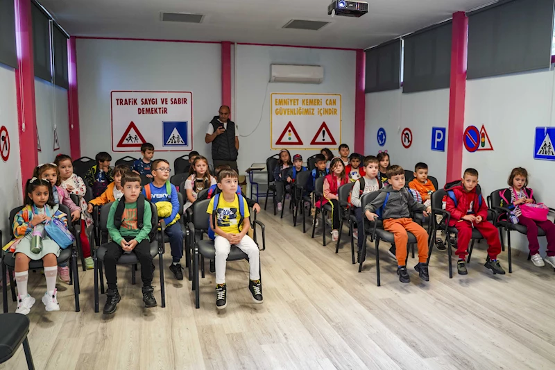 BAŞKENTLİ MİNİKLER DİREKSİYONA GEÇTİ: TRAFİK EĞİTİM PİSTİ’NDE DERSLER BAŞLADI