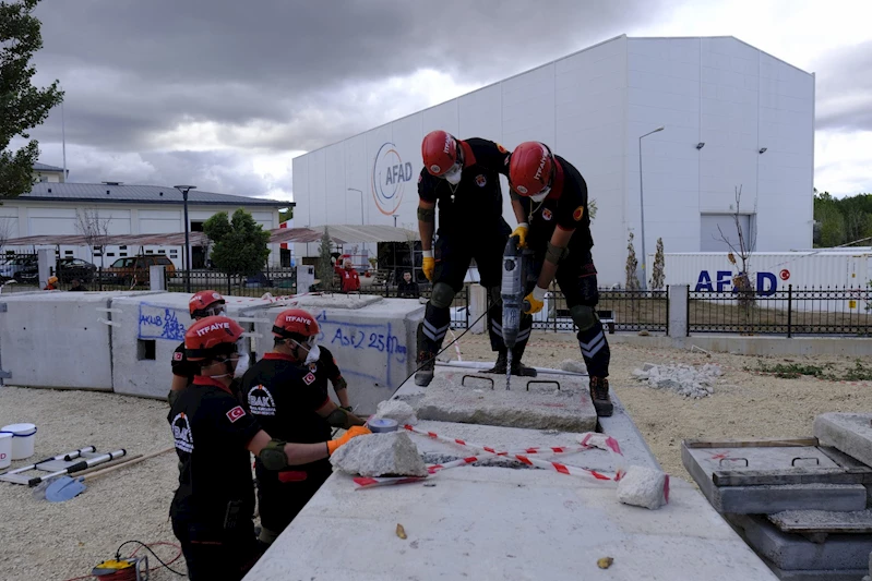 Kastamonu Belediyesi Arama Kurtarma Ekibi Akredite Sınavında Ter Döktü
