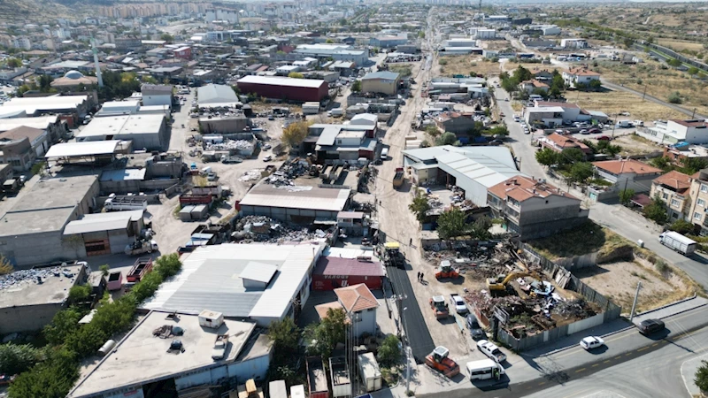 Sanayi Bölgesinde Sıcak Asfalt Serimine Başlandı