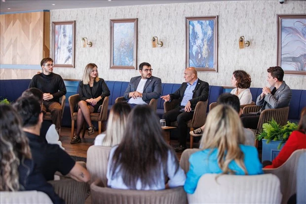 ​Cumhuriyet’in 100’üncü yılında meclis koltuklarında gençler ve çocuklar oturacak