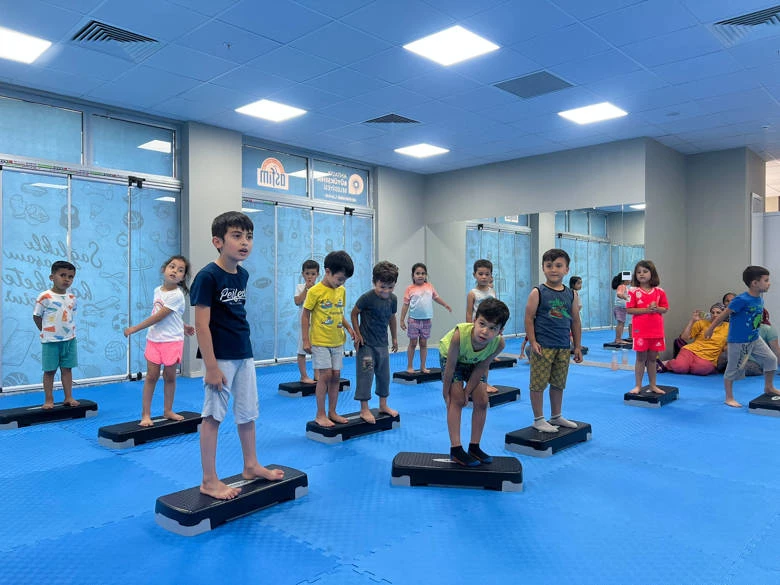 Kaş Ova Spor Salonu’nda  spor kursları düzenleniyor