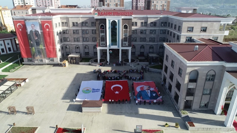 CUMHURİYETİN 100.YILINI MUHTEŞEM KOREOGRAFİYLE KUTLADILAR