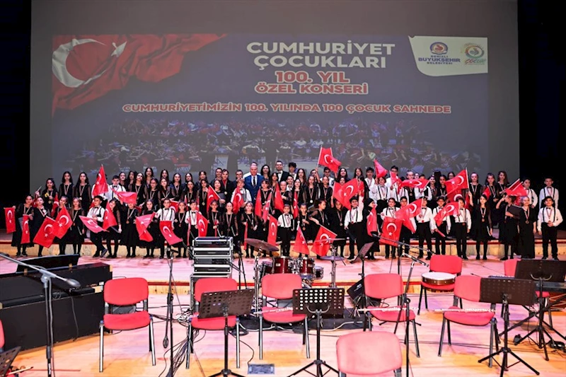 Cumhuriyetin 100. yılına özel 100 çocuk sahne aldı