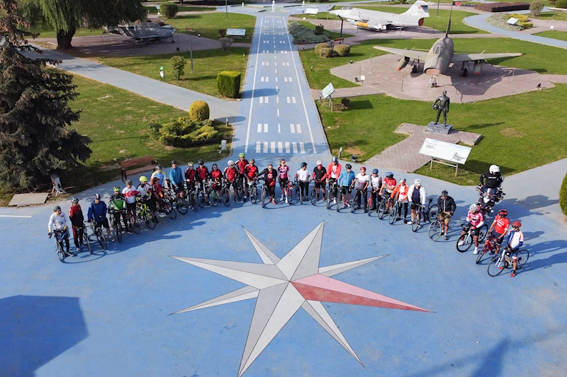 CUMHURİYETİMİZİN 100. YILI İÇİN 100 KİLOMETRE PEDAL ÇEVİRDİLER