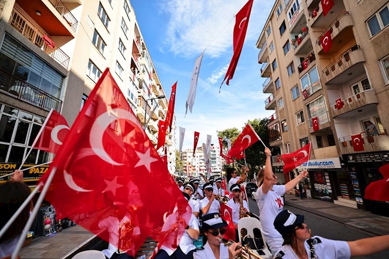 100. yıl coşkusu Cumhuriyet Bayramı tırı ile tüm kente yayıldı