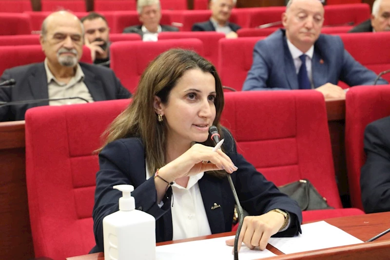 DİLEK YALÇIN’DAN AKP’Lİ TUTUŞ’A: SGK BİNASI 4’TE 1 FİYATINA SATILIRKEN VİCDANINIZ SIZLAMADI MI?