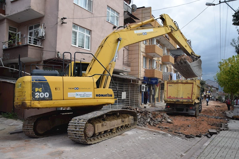 İZMİT BELEDİYESİ 23 YILDIR EL SÜRÜLMEYEN CADDEYİ YENİLİYOR!