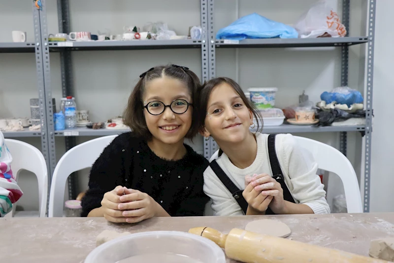 İZMİT BELEDİYESİ ÇOCUKLARIN ARA TATİLİNİ RENKLENDİRİYOR