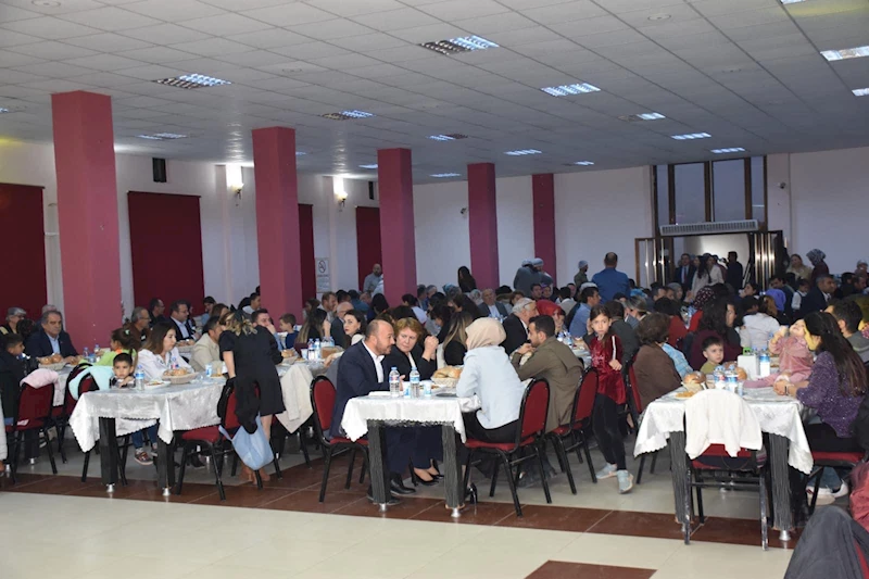 ÖĞRETMENLERİMİZİN GÜNÜ KUTLU OLSUN