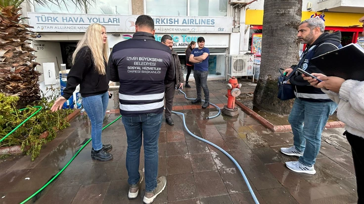 Tsunami etkisi yaratan afet sonrası mağdurlara yardım eli