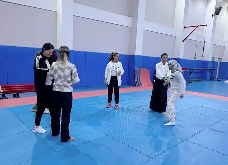 KADINLAR SAVUNMA TEKNİKLERİNİ ÖĞRENDİ