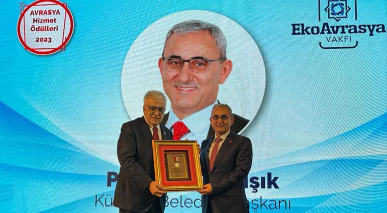 BAŞKANIMIZ IŞIK’A AVRASYA HİZMET ÖDÜLÜ