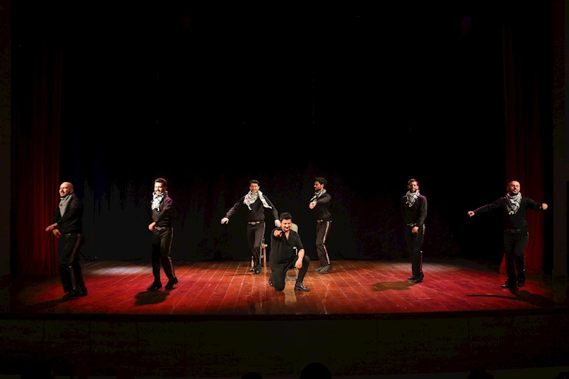 SANATÇI KÜRŞAT, TÜRKÜ TİYATROSUYLA GAZİ ŞEHİRLİLERLE BULUŞTU