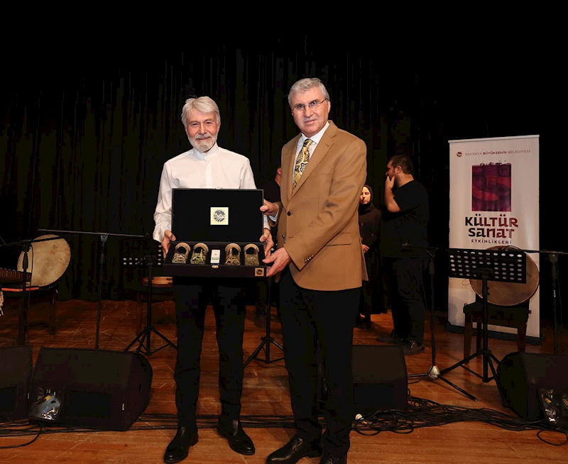 Mevlâna gecesinde duygu seli: “Her bir kelamı geleceğe ışık…”