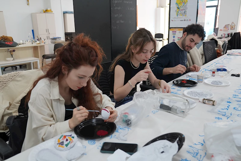 ATIK KAĞITLARDAN EL EMEĞİ YILBAŞI HEDİYELERİ