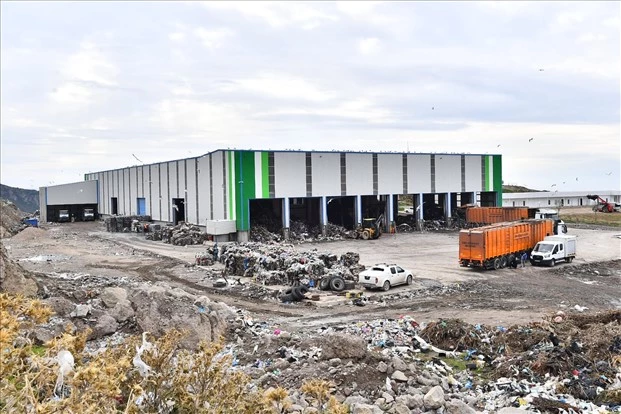 İzmir’in çöpünden hem elektrik hem de yakıt elde ediliyor