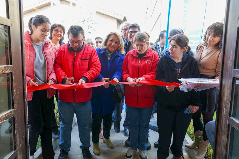 ÖZEL BİREYLERDEN ÖZEL SERGİ