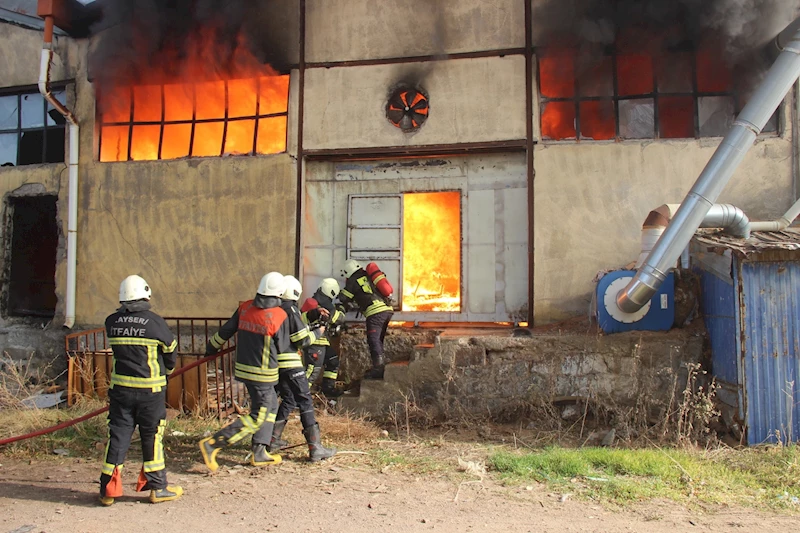 Kayseri İtfaiyesi’nden 10 Araç, 37 Personel ile OSB’deki Yangına Müdahale