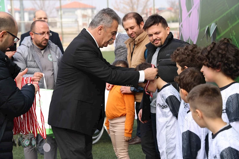 MERAM FUTBOL TURNUVASI SONA ERDİ