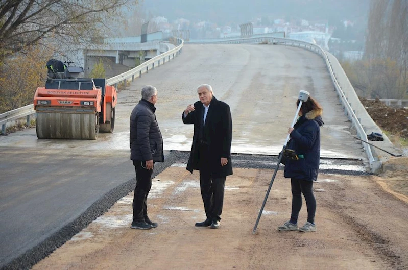 BAŞKAN BAKKALCIOĞLU, YEŞİLKENT ÜST GEÇİDİ ÇALIŞMALARINDA İNCELEMELERDE BULUNDU