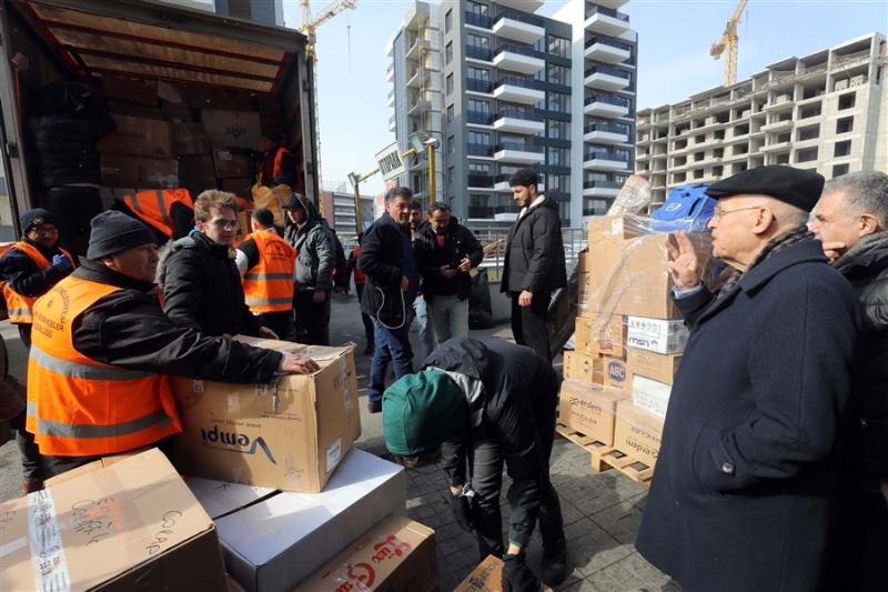 Deprem bölgelerine yardım çığ gibi büyüyor