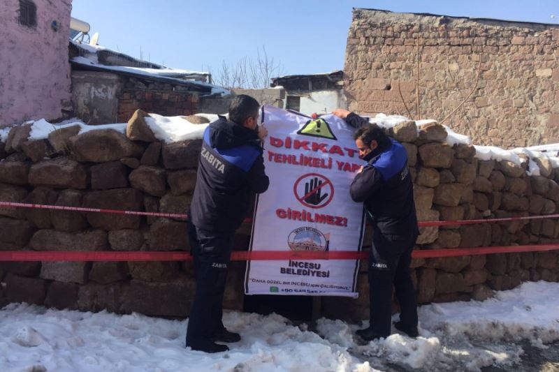 İncesu Belediyesi İmar İşleri Müdürlüğü ve Zabıta Müdürlüğü ekipleri ilçede riskli olan eski