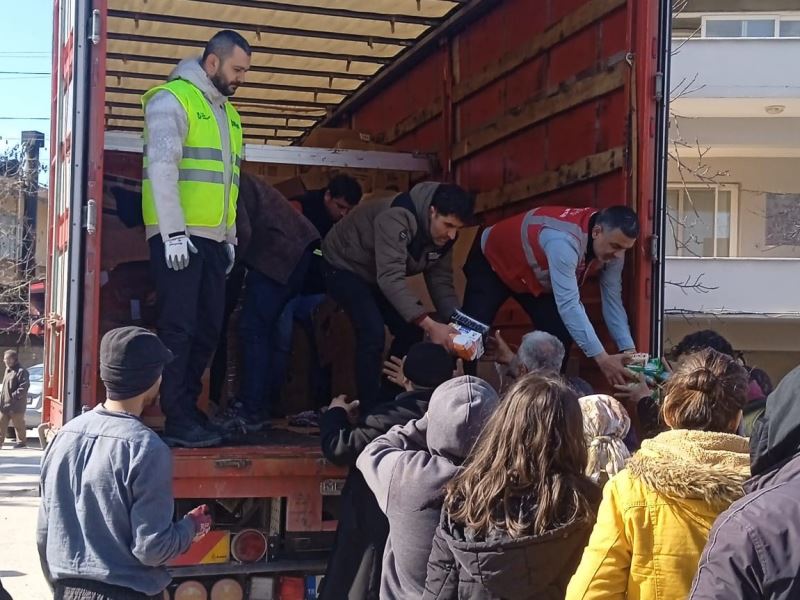 İZMİTLİLERİN YARDIMLARI HATAY DEFNE’YE ULAŞTI