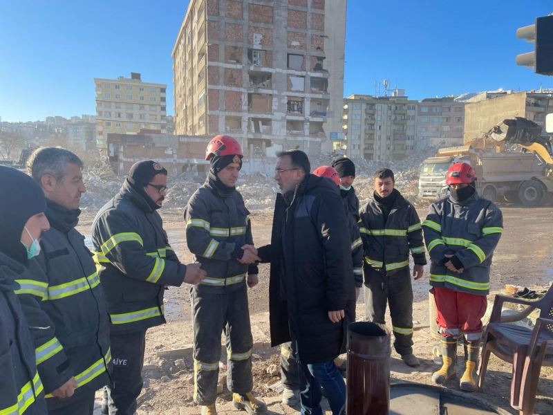 Savran’dan, Deprem Bölgesinde Kahraman İtfaiye Erlerine Ziyaret