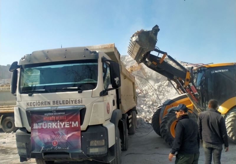 Keçiören Belediyesi iş makineleriyle sahada