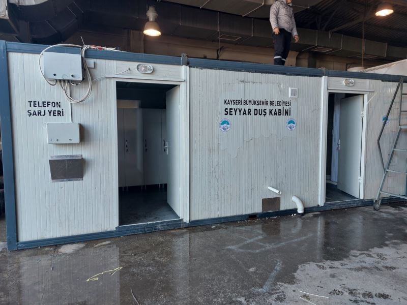 Büyükşehir, 8 Duş, 2 WC’li Seyyar Duş Kabinini Deprem Bölgesine Gönderdi
