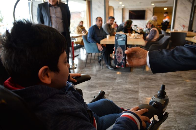 MURAT AMCASINDAN MİNİK BURAK’A ÇİFTE SÜRPRİZ