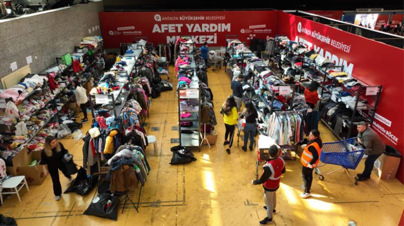 Cam Piramit Afet Yardım Merkezi  yaraları sarmaya devam ediyor