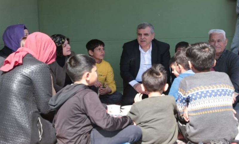 Ak Parti Genel Merkez Yerel Yönetimler Başkan Yardımcısı Ayşe Sula Köseoğlu, Hobi Bahçesindeki Depremzedeleri Ziyaret Etti