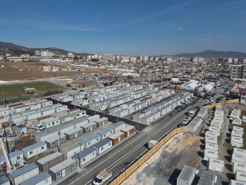 NURDAĞI’NDAKİ KONTEYNER KENTE AİLELER YERLEŞTİRİLİYOR
