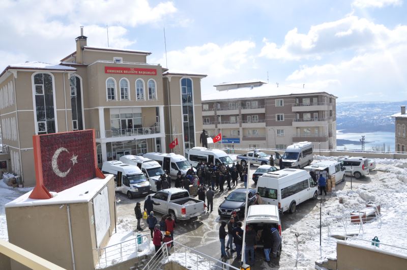 DEPREM BÖLGESİNE GÖNDERİLEN ARAÇLARIMIZI DUALARLA UĞURLADIK