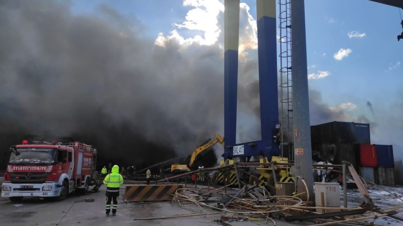 İSKENDERUN LİMANI’NDAKİ YANGINDA  SOĞUTMA ÇALIŞMALARI SÜRÜYOR