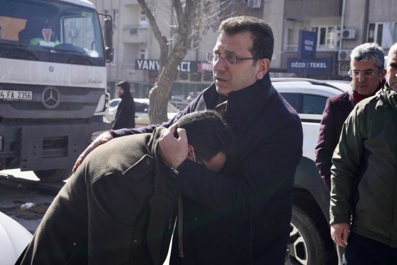 KAHRAMANMARAŞLI DEPREMZEDELERDEN İMAMOĞLU’NA: BURADA İNSANLAR ÇARESİZLİKTEN ÖLDÜ; LÜTFEN BUNU DUYURUN