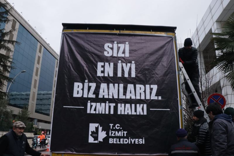 İZMİTLİLERİN DESTEKLERİYLE 3’ÜNCÜ YARDIM TIRI DA AFET BÖLGESİNE DOĞRU YOLA ÇIKTI