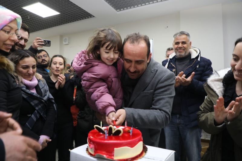 Kahramanmaraş depreminde enkazdan kurtulan küçük  Mina