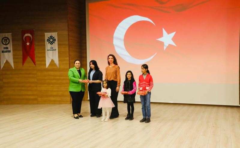 12 Mart İstiklal Marşı’nın milli marşımız olarak kabul edilişinin 102. yılında vatan şairimiz Mehmet Âkif Ersoy’u Anma Programı,  Cizre Belediyesi Konferans Salonu’nda düzenlendi.