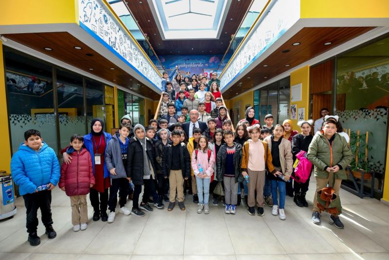 MERAM E-SPOR MERKEZİ DEPREMZEDE ÇOCUKLARI AĞIRLADI