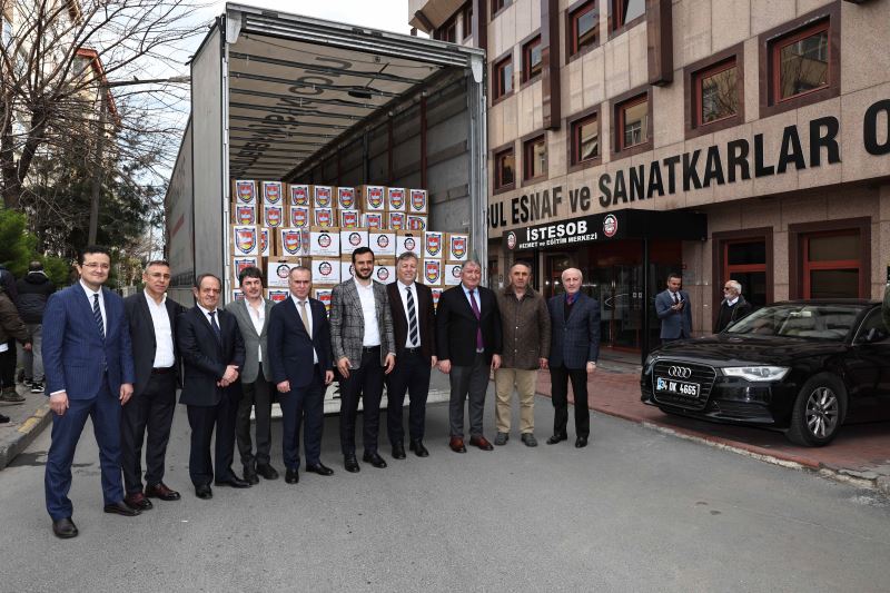 TAKSİ, MİNİBÜS VE KAMYON ŞOFÖRLERİ DEPREM BÖLGESİNE YARDIM TIR’I GÖNDERDİ