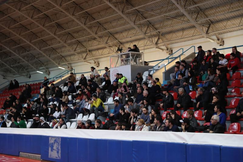 İZMİT’İN PERİLERİ, DİBA’YI RAHAT GEÇTİ: 97-68