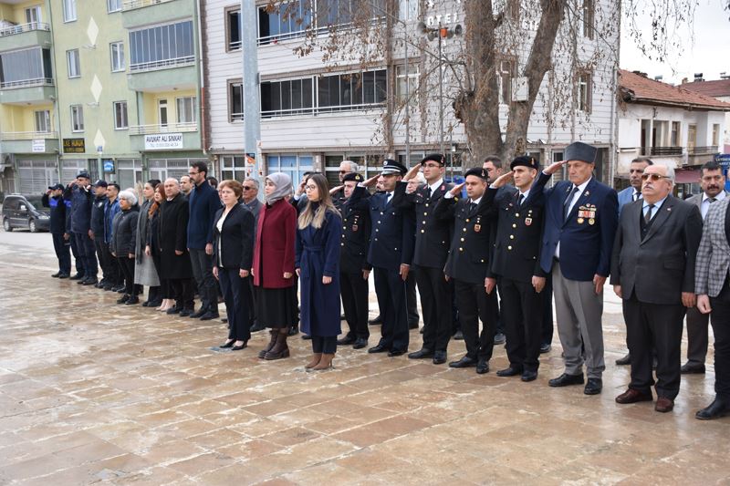 ŞEHİTLERİMİZ ANISINA ÇELENGİMİZİ SUNDUK