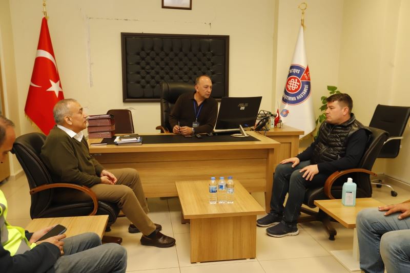 BAŞKAN DİNÇER; ‘’DEPREM BÖLGESİNDEKİ YARALARI İSTİŞARE İÇERİSİNDE SARIYORUZ’’