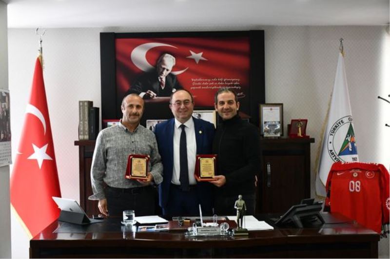 BAŞKAN ELÇİN’DEN HASAR TESPİT EKİBİNE PLAKET