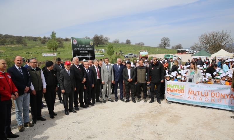 6 Şubat Deprem Şehitleri Ormanında Fidanlar Toprakla Buluştu